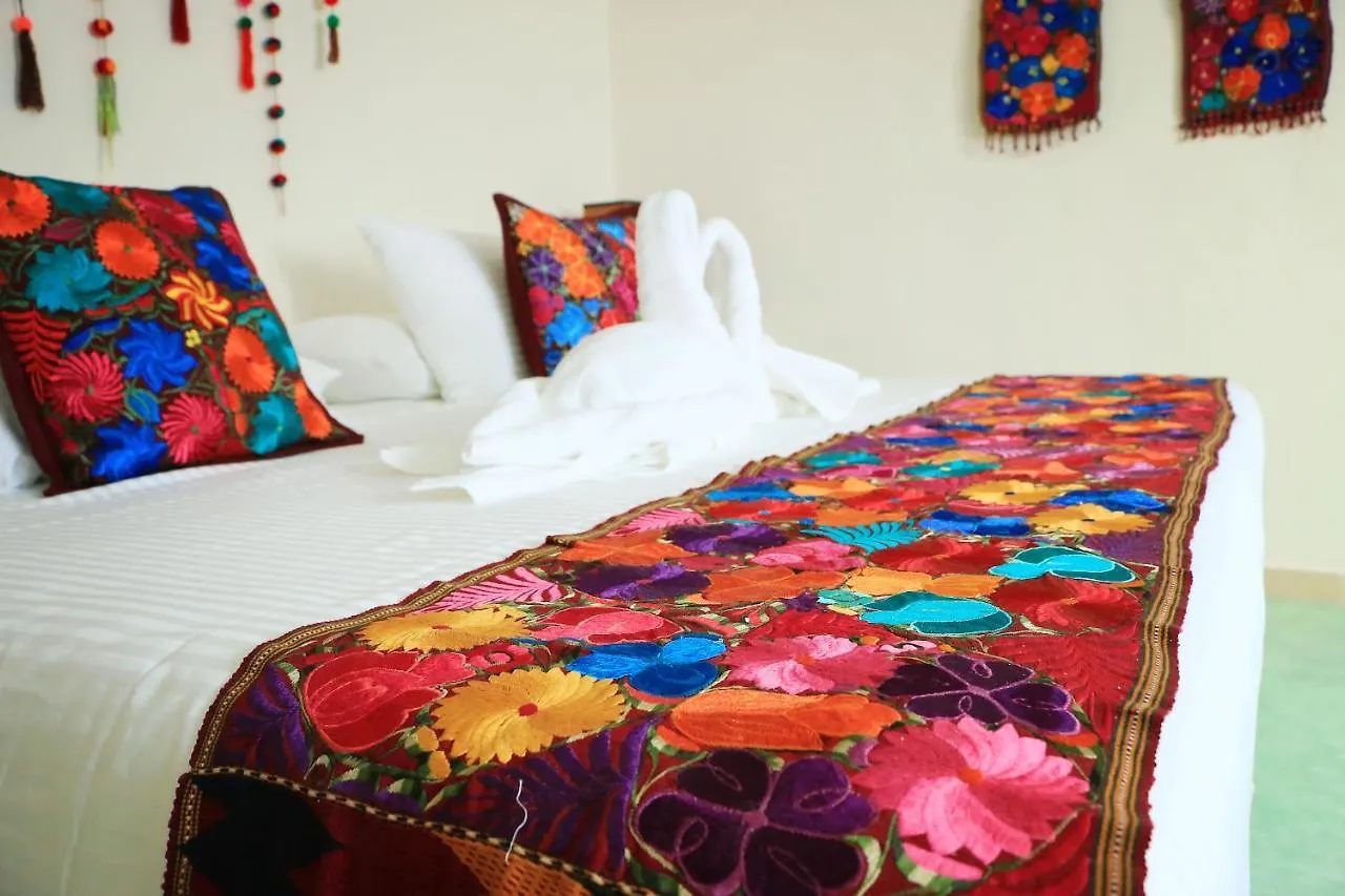 Tres Mentiras Boutique Hotel Oaxaca Isla Mujeres 4*,